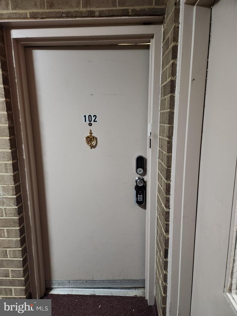 521 FLORIDA AVE #102, HERNDON, Virginia 20170, 2 Bedrooms Bedrooms, ,2 BathroomsBathrooms,Residential,For sale,521 FLORIDA AVE #102,VAFX2285502 MLS # VAFX2285502