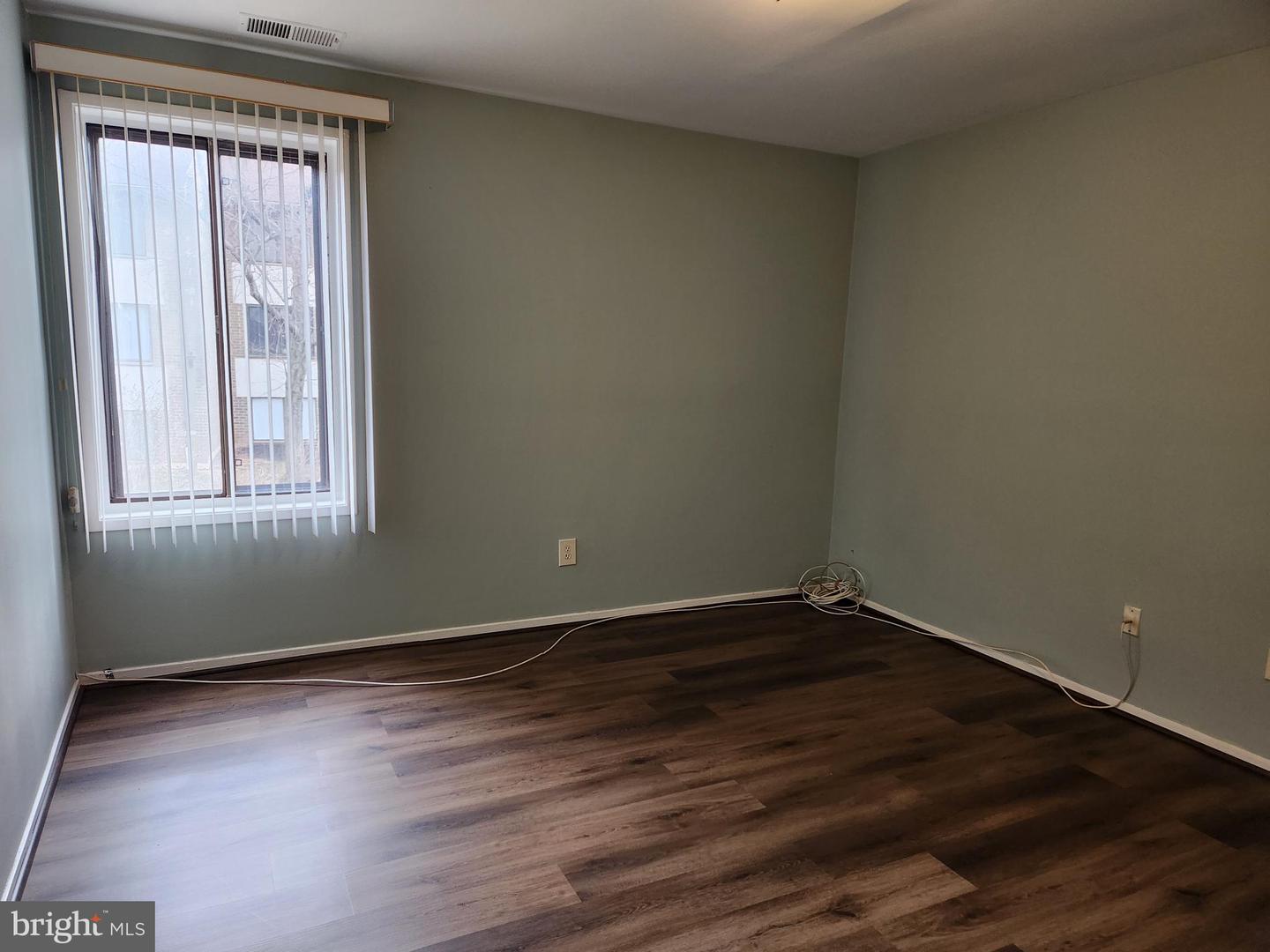 521 FLORIDA AVE #102, HERNDON, Virginia 20170, 2 Bedrooms Bedrooms, ,2 BathroomsBathrooms,Residential,For sale,521 FLORIDA AVE #102,VAFX2285502 MLS # VAFX2285502