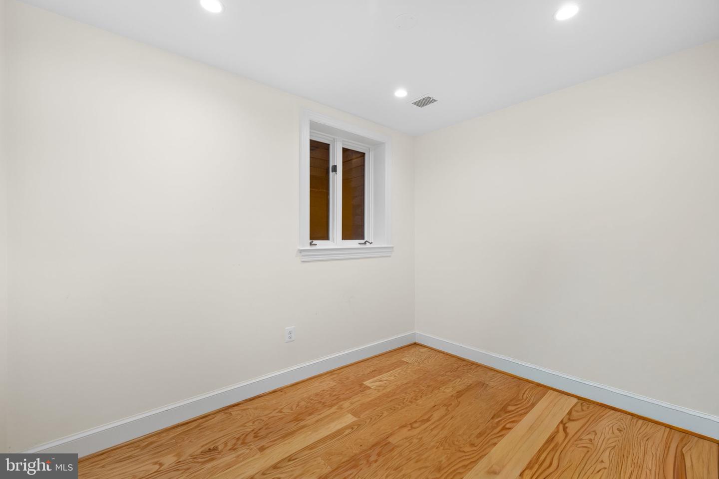 3988 GEORGETOWN CT NW, WASHINGTON, District Of Columbia 20007, 4 Bedrooms Bedrooms, ,3 BathroomsBathrooms,Residential,For sale,3988 GEORGETOWN CT NW,DCDC2241250 MLS # DCDC2241250