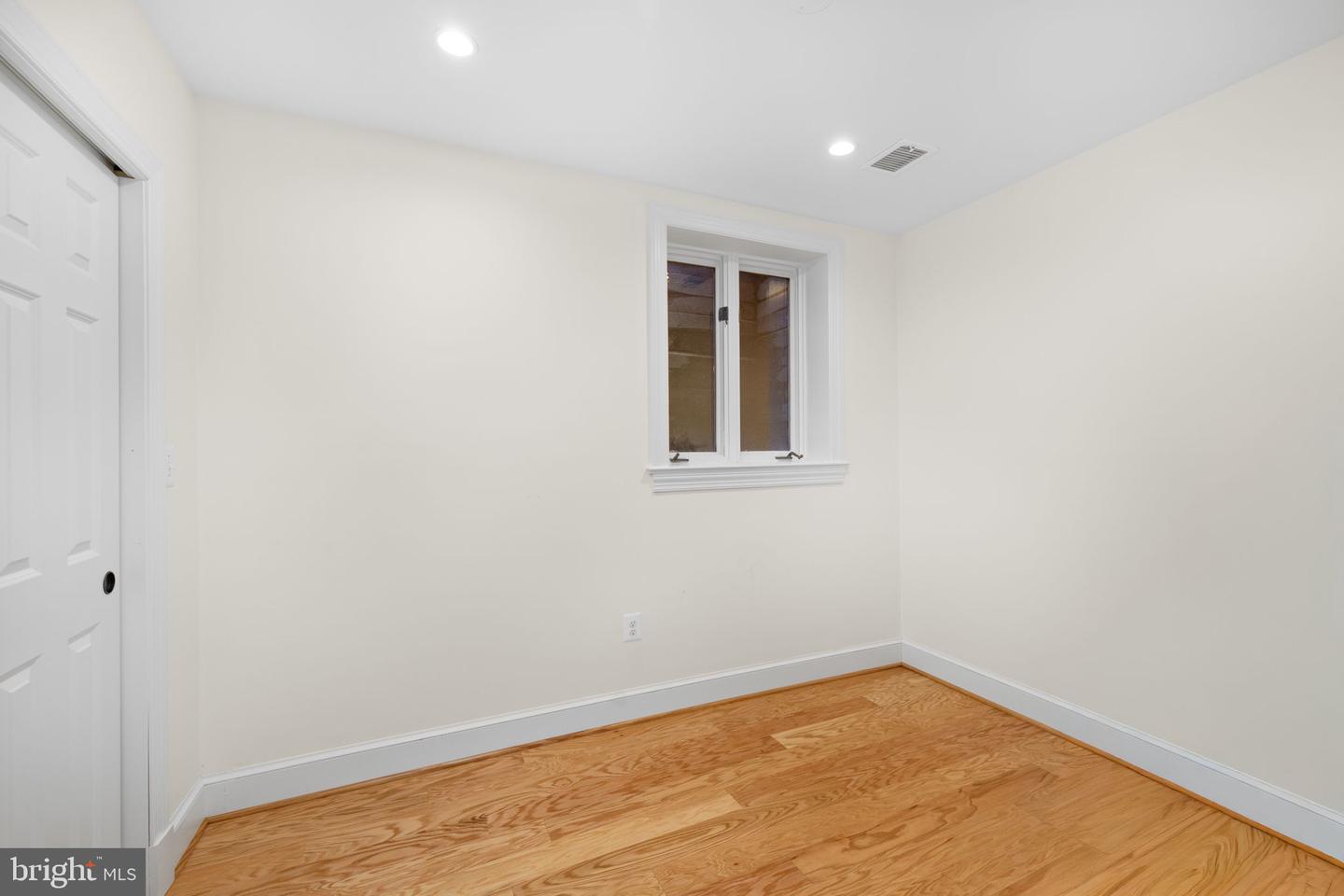 3988 GEORGETOWN CT NW, WASHINGTON, District Of Columbia 20007, 4 Bedrooms Bedrooms, ,3 BathroomsBathrooms,Residential,For sale,3988 GEORGETOWN CT NW,DCDC2241250 MLS # DCDC2241250