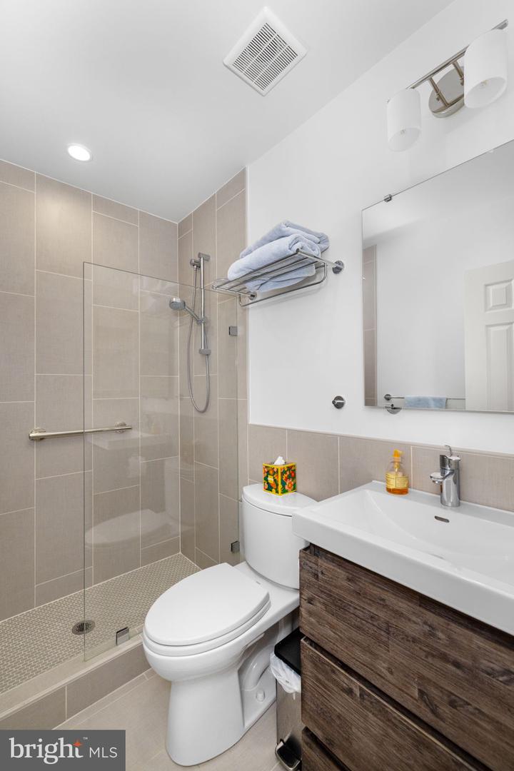 3988 GEORGETOWN CT NW, WASHINGTON, District Of Columbia 20007, 4 Bedrooms Bedrooms, ,3 BathroomsBathrooms,Residential,For sale,3988 GEORGETOWN CT NW,DCDC2241250 MLS # DCDC2241250