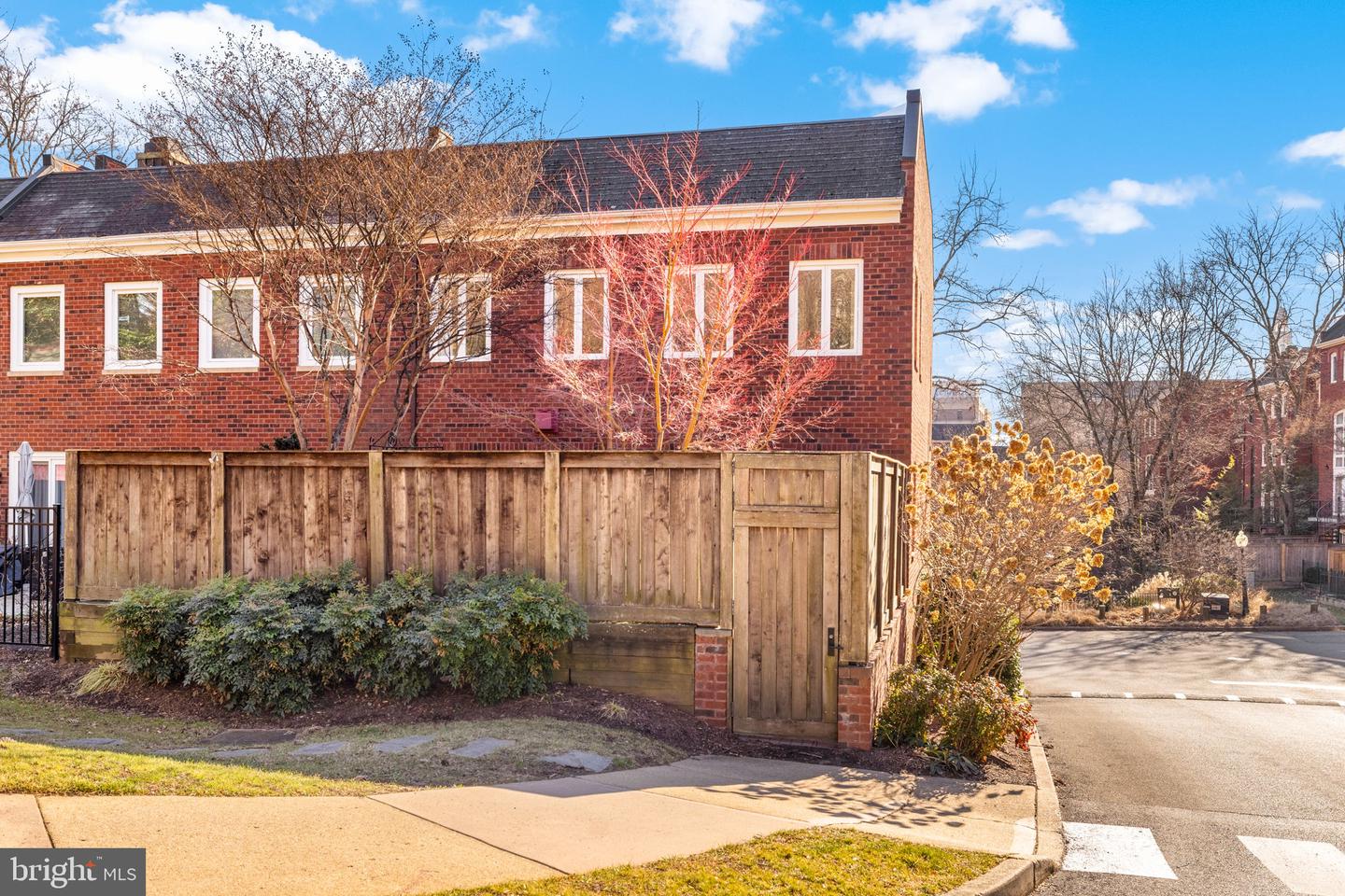 3988 GEORGETOWN CT NW, WASHINGTON, District Of Columbia 20007, 4 Bedrooms Bedrooms, ,3 BathroomsBathrooms,Residential,For sale,3988 GEORGETOWN CT NW,DCDC2241250 MLS # DCDC2241250