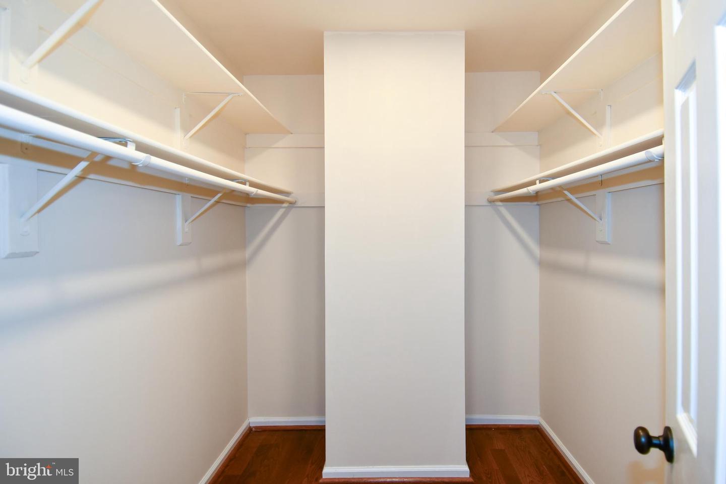 3891 MOHR OAK CT, FAIRFAX, Virginia 22033, 3 Bedrooms Bedrooms, ,3 BathroomsBathrooms,Residential,For sale,3891 MOHR OAK CT,VAFX2285698 MLS # VAFX2285698