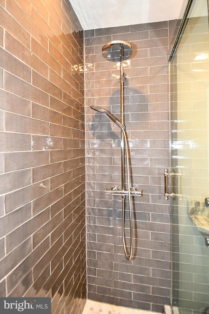 3891 MOHR OAK CT, FAIRFAX, Virginia 22033, 3 Bedrooms Bedrooms, ,3 BathroomsBathrooms,Residential,For sale,3891 MOHR OAK CT,VAFX2285698 MLS # VAFX2285698