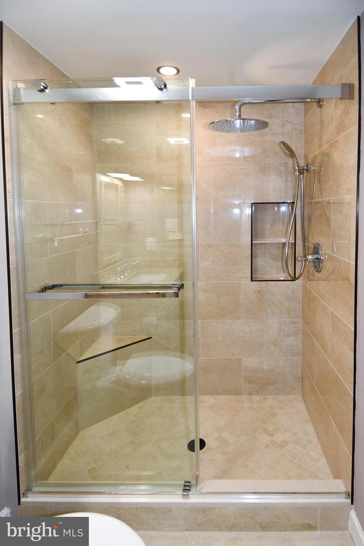 3891 MOHR OAK CT, FAIRFAX, Virginia 22033, 3 Bedrooms Bedrooms, ,3 BathroomsBathrooms,Residential,For sale,3891 MOHR OAK CT,VAFX2285698 MLS # VAFX2285698