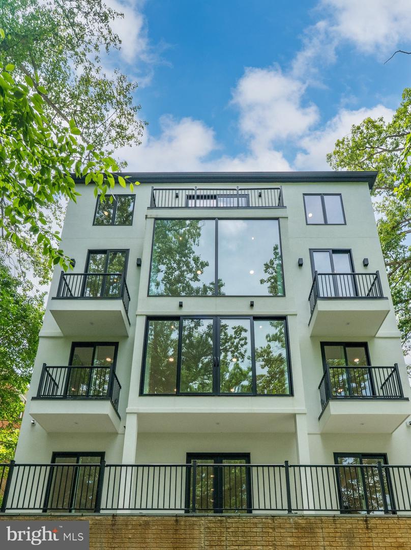 2321 N RICHMOND ST, ARLINGTON, Virginia 22207, 5 Bedrooms Bedrooms, ,5 BathroomsBathrooms,Residential,For sale,2321 N RICHMOND ST,VAAR2067740 MLS # VAAR2067740