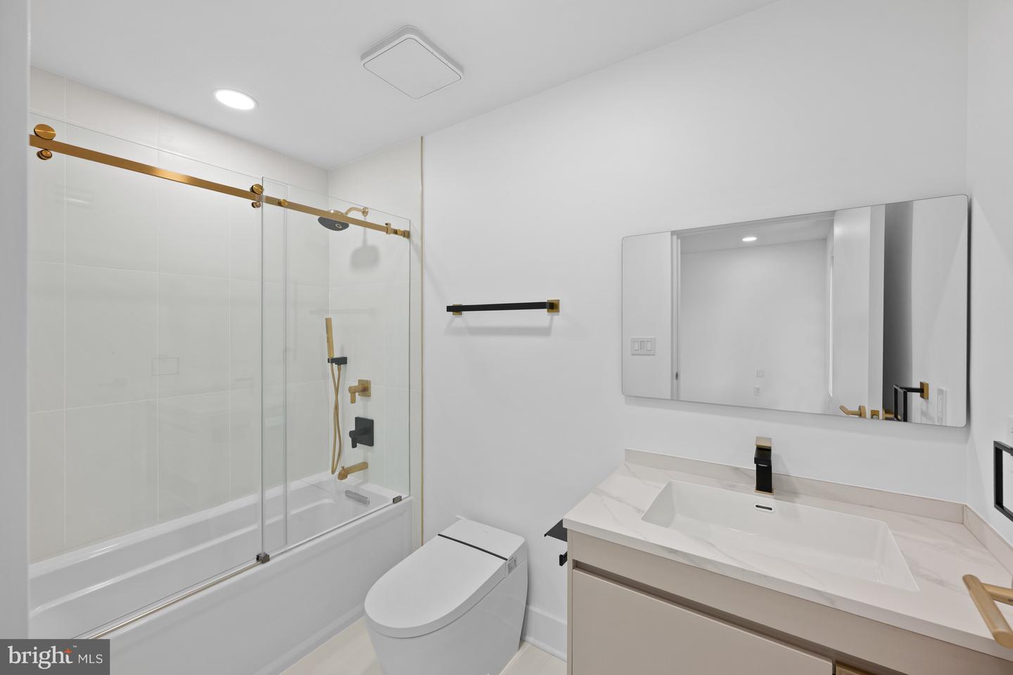 2321 N RICHMOND ST, ARLINGTON, Virginia 22207, 5 Bedrooms Bedrooms, ,5 BathroomsBathrooms,Residential,For sale,2321 N RICHMOND ST,VAAR2067740 MLS # VAAR2067740