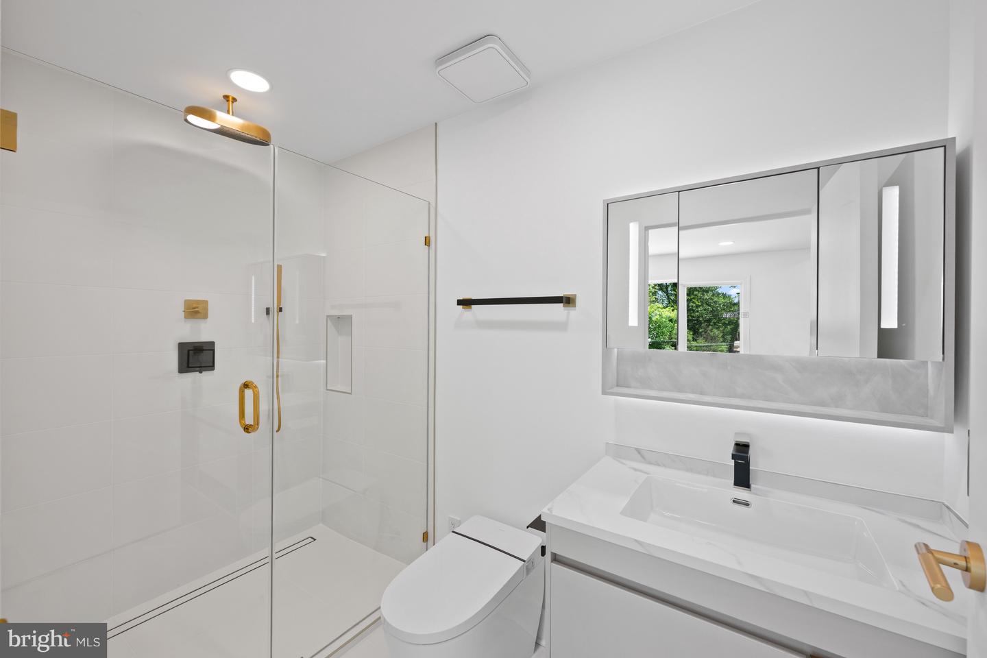 2321 N RICHMOND ST, ARLINGTON, Virginia 22207, 5 Bedrooms Bedrooms, ,5 BathroomsBathrooms,Residential,For sale,2321 N RICHMOND ST,VAAR2067740 MLS # VAAR2067740