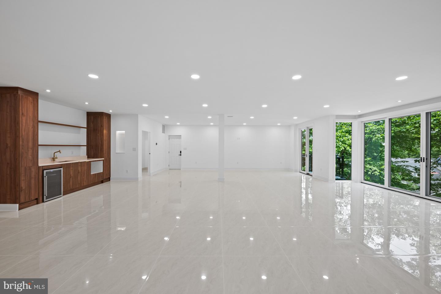 2321 N RICHMOND ST, ARLINGTON, Virginia 22207, 5 Bedrooms Bedrooms, ,5 BathroomsBathrooms,Residential,For sale,2321 N RICHMOND ST,VAAR2067740 MLS # VAAR2067740