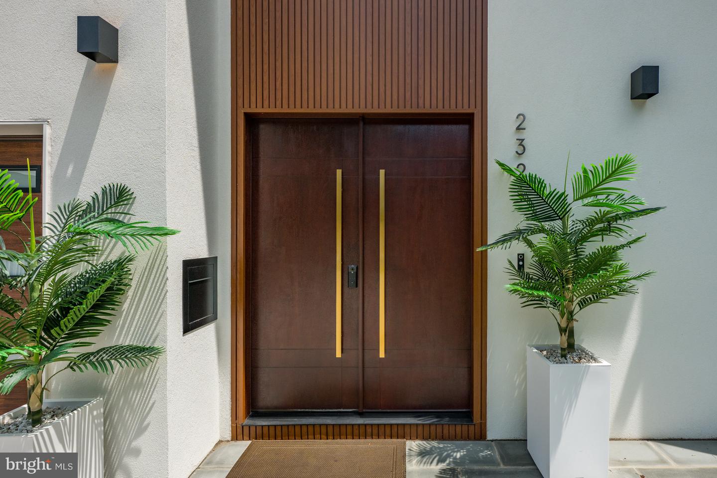 2321 N RICHMOND ST, ARLINGTON, Virginia 22207, 5 Bedrooms Bedrooms, ,5 BathroomsBathrooms,Residential,For sale,2321 N RICHMOND ST,VAAR2067740 MLS # VAAR2067740