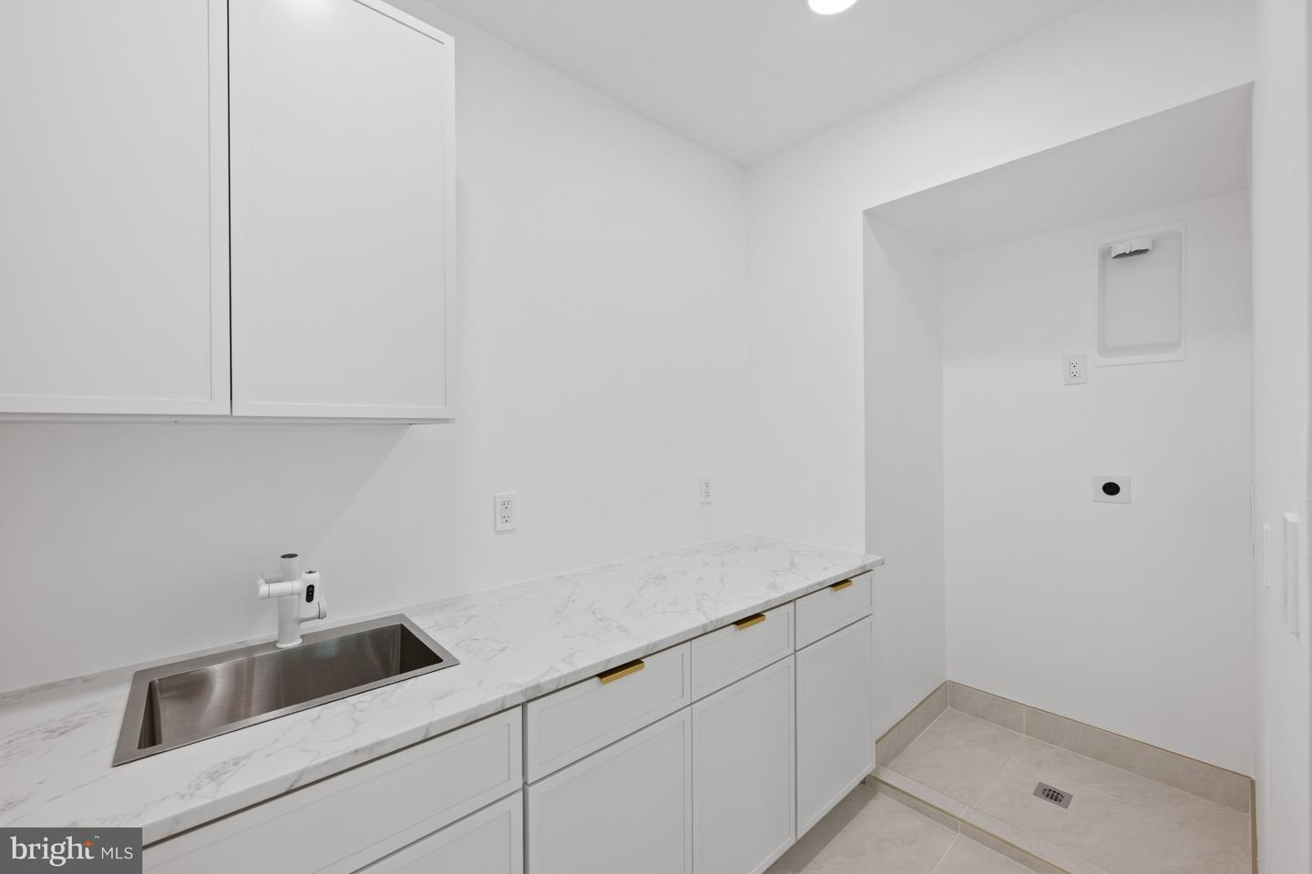 2321 N RICHMOND ST, ARLINGTON, Virginia 22207, 5 Bedrooms Bedrooms, ,5 BathroomsBathrooms,Residential,For sale,2321 N RICHMOND ST,VAAR2067740 MLS # VAAR2067740