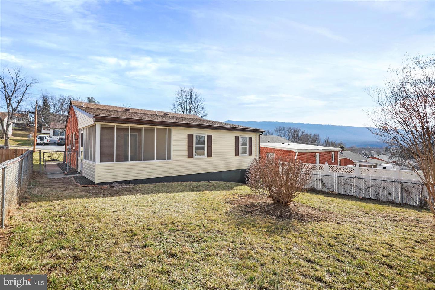 373 WALTON ST, STRASBURG, Virginia 22657, 3 Bedrooms Bedrooms, ,1 BathroomBathrooms,Residential,For sale,373 WALTON ST,VASH2013370 MLS # VASH2013370