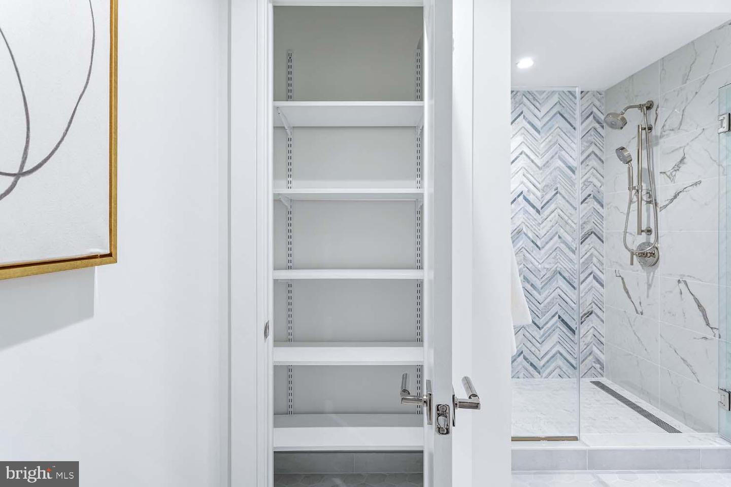 6718 LOWELL AVE #PH 906, MCLEAN, Virginia 22101, 2 Bedrooms Bedrooms, ,2 BathroomsBathrooms,Residential,For sale,6718 LOWELL AVE #PH 906,VAFX2285790 MLS # VAFX2285790