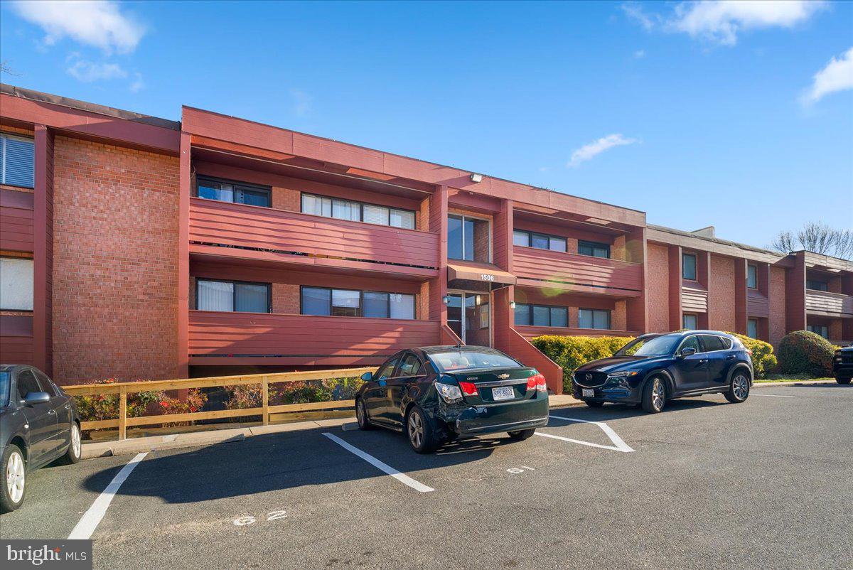 1506 S GEORGE MASON DR #10, ARLINGTON, Virginia 22204, 1 Bedroom Bedrooms, ,1 BathroomBathrooms,Residential,For sale,1506 S GEORGE MASON DR #10,VAAR2067762 MLS # VAAR2067762