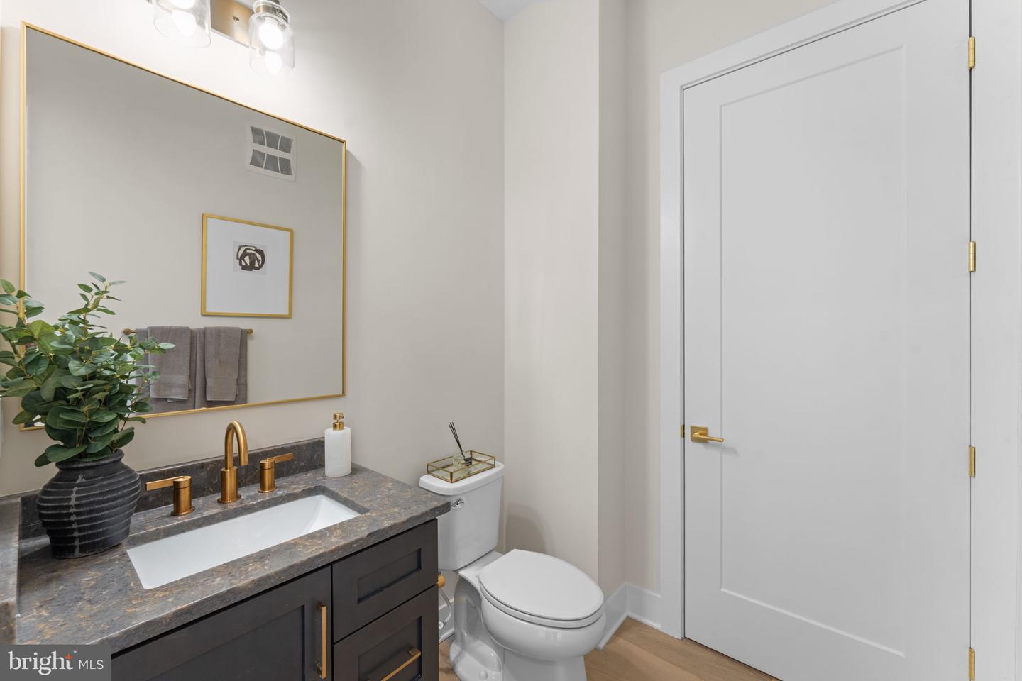 7047 LIBERTY LN #32, MCLEAN, Virginia 22101, 3 Bedrooms Bedrooms, ,2 BathroomsBathrooms,Residential,For sale,7047 LIBERTY LN #32,VAFX2285840 MLS # VAFX2285840