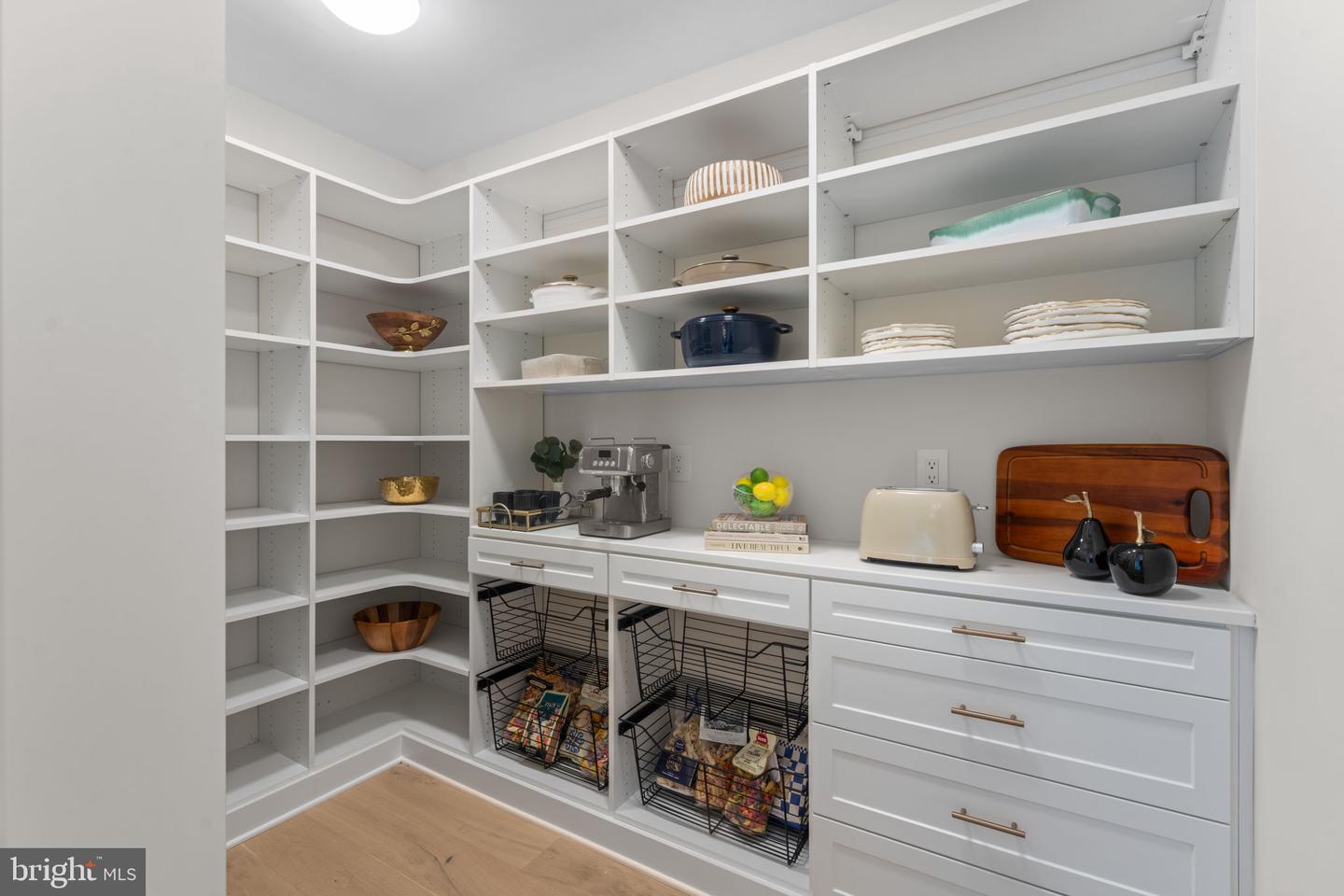 7047 LIBERTY LN #32, MCLEAN, Virginia 22101, 3 Bedrooms Bedrooms, ,2 BathroomsBathrooms,Residential,For sale,7047 LIBERTY LN #32,VAFX2285840 MLS # VAFX2285840