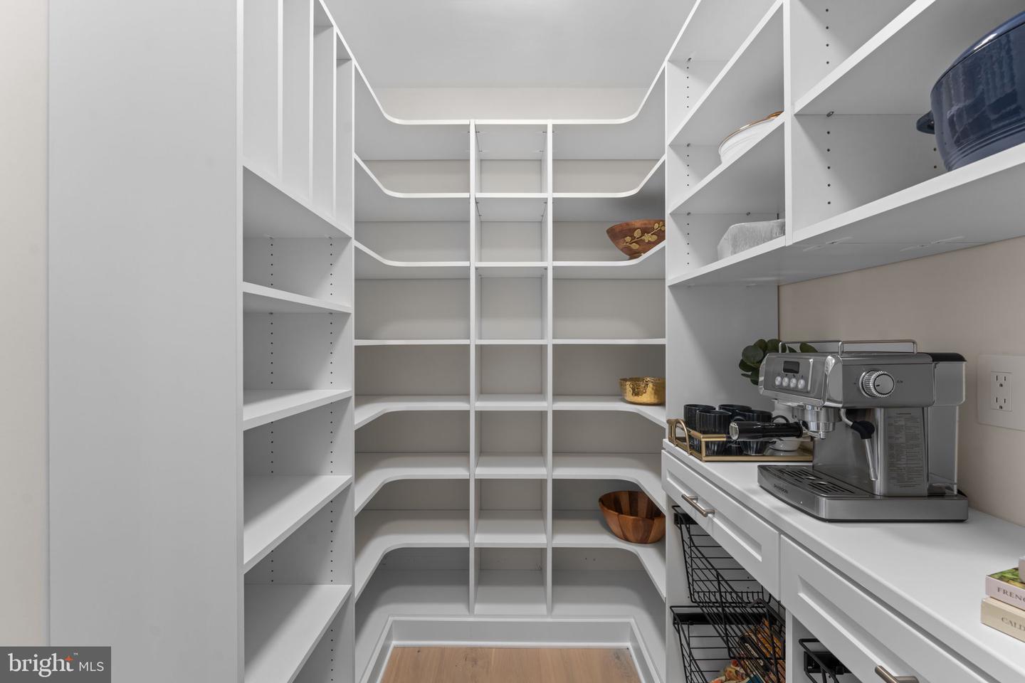 7047 LIBERTY LN #32, MCLEAN, Virginia 22101, 3 Bedrooms Bedrooms, ,2 BathroomsBathrooms,Residential,For sale,7047 LIBERTY LN #32,VAFX2285840 MLS # VAFX2285840