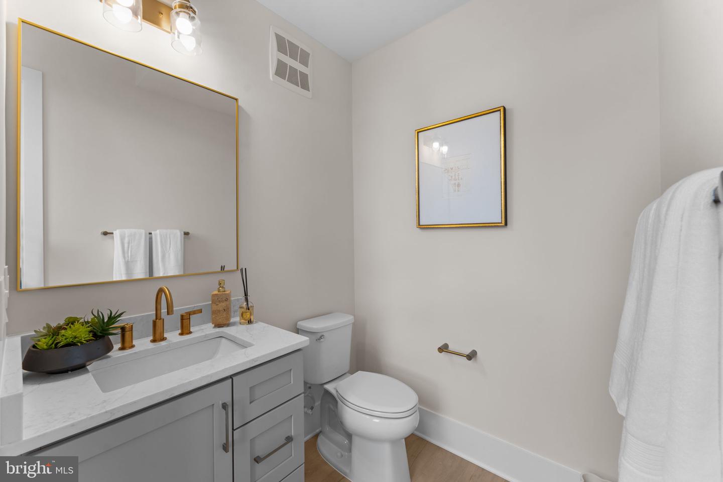 7047 LIBERTY LN #32, MCLEAN, Virginia 22101, 3 Bedrooms Bedrooms, ,2 BathroomsBathrooms,Residential,For sale,7047 LIBERTY LN #32,VAFX2285840 MLS # VAFX2285840