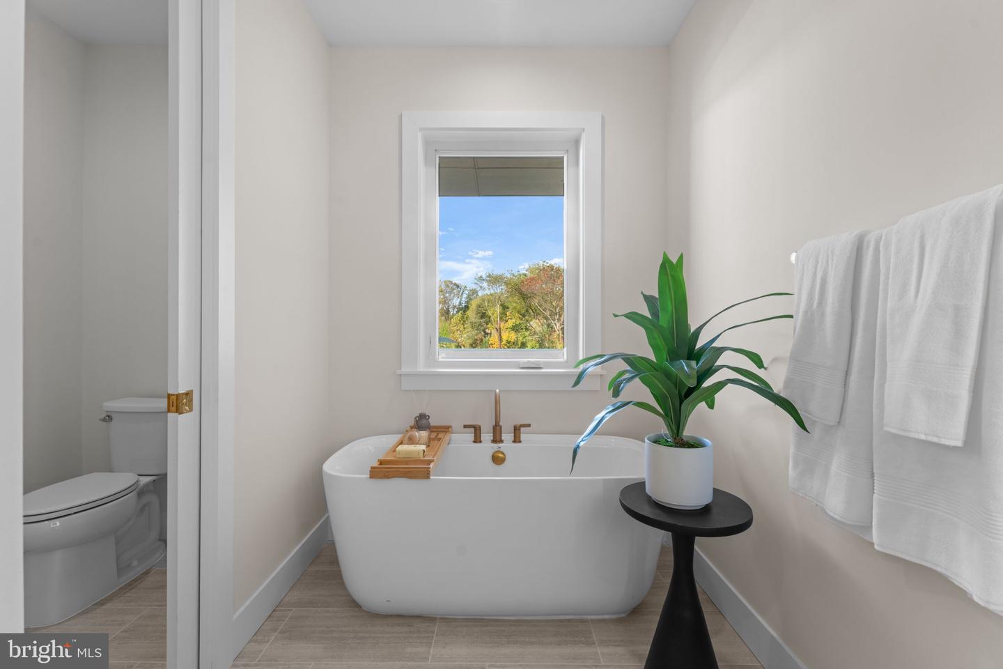 7047 LIBERTY LN #32, MCLEAN, Virginia 22101, 3 Bedrooms Bedrooms, ,2 BathroomsBathrooms,Residential,For sale,7047 LIBERTY LN #32,VAFX2285840 MLS # VAFX2285840