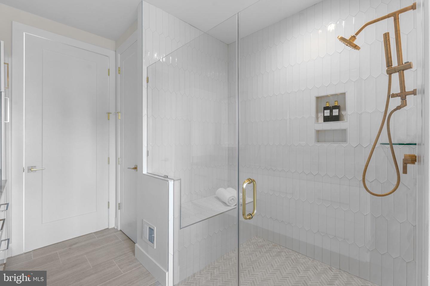 7047 LIBERTY LN #32, MCLEAN, Virginia 22101, 3 Bedrooms Bedrooms, ,2 BathroomsBathrooms,Residential,For sale,7047 LIBERTY LN #32,VAFX2285840 MLS # VAFX2285840