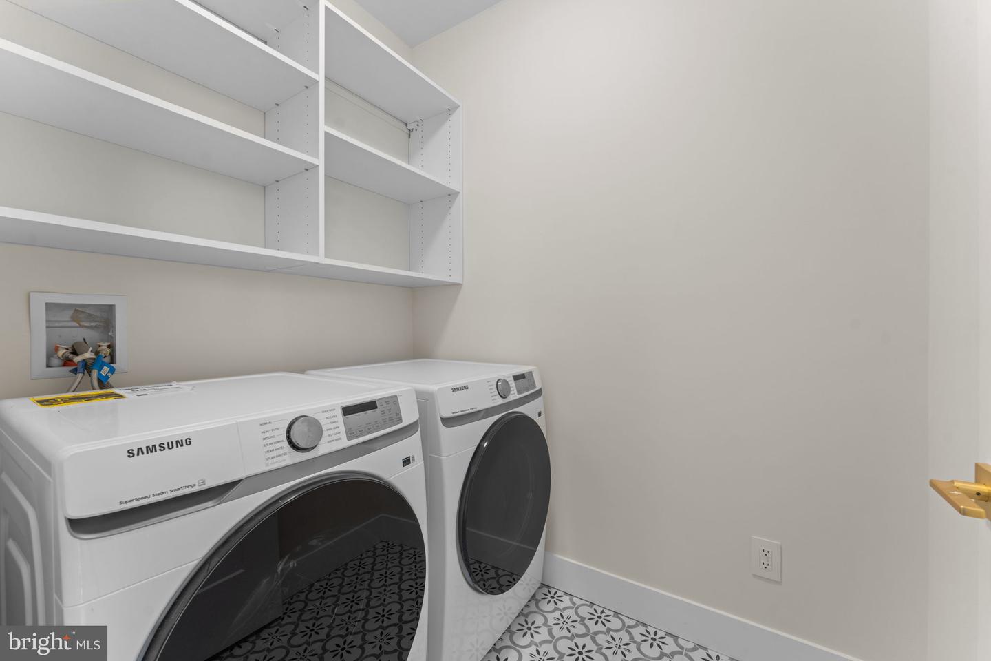 7047 LIBERTY LN #32, MCLEAN, Virginia 22101, 3 Bedrooms Bedrooms, ,2 BathroomsBathrooms,Residential,For sale,7047 LIBERTY LN #32,VAFX2285840 MLS # VAFX2285840