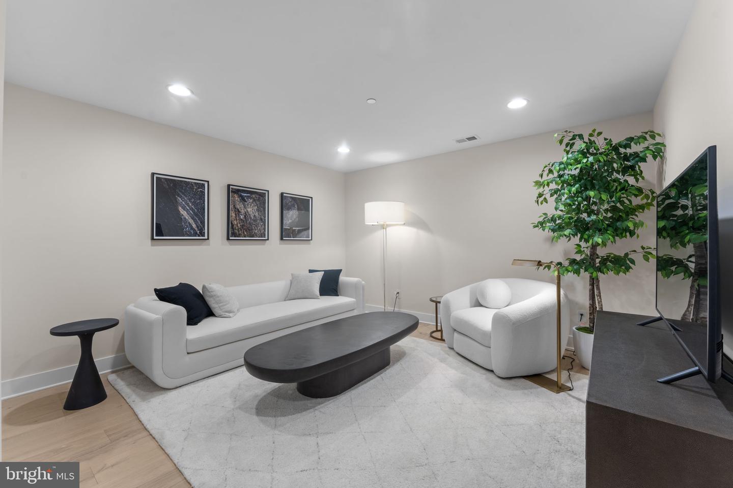 7047 LIBERTY LN #32, MCLEAN, Virginia 22101, 3 Bedrooms Bedrooms, ,2 BathroomsBathrooms,Residential,For sale,7047 LIBERTY LN #32,VAFX2285840 MLS # VAFX2285840