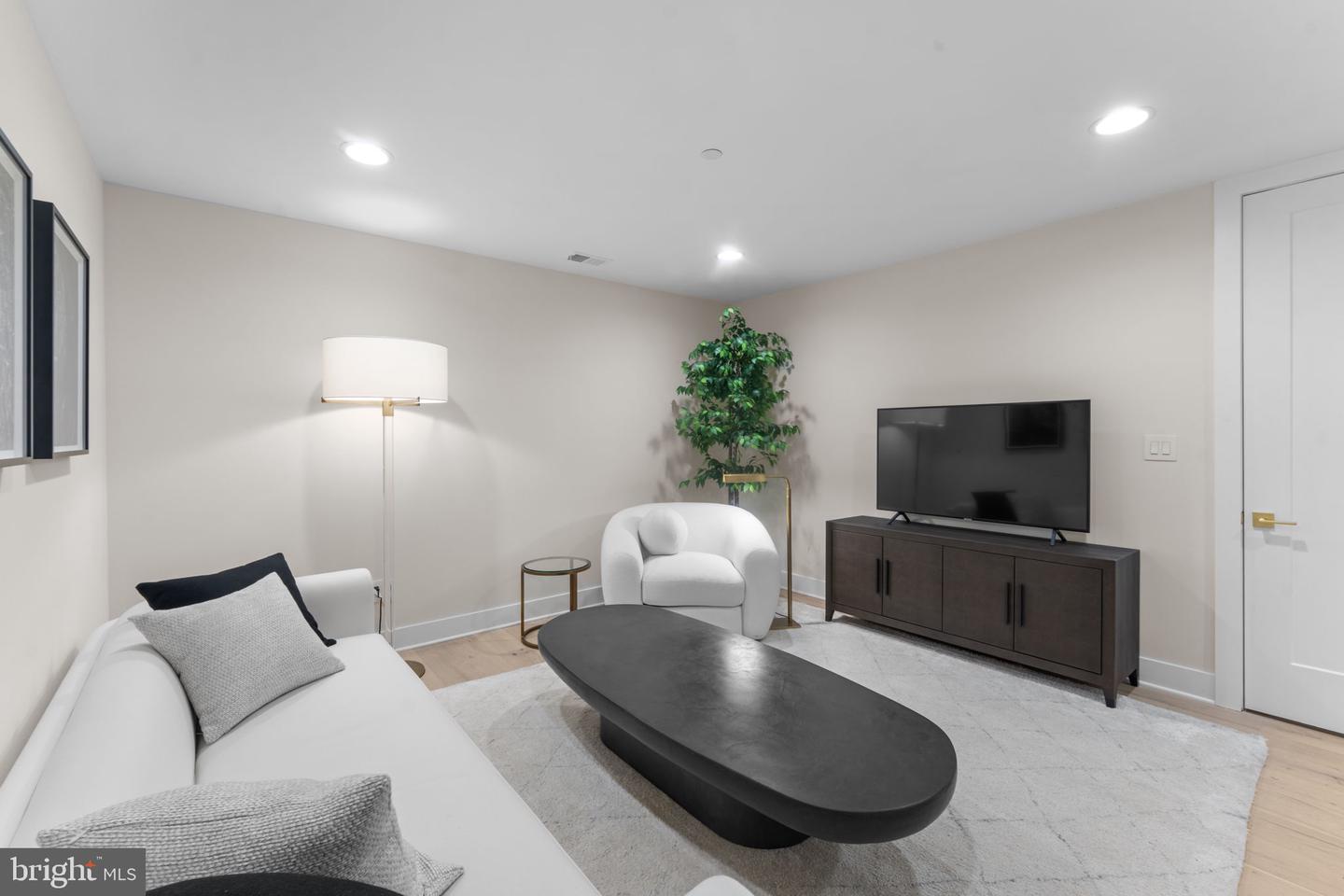 7047 LIBERTY LN #32, MCLEAN, Virginia 22101, 3 Bedrooms Bedrooms, ,2 BathroomsBathrooms,Residential,For sale,7047 LIBERTY LN #32,VAFX2285840 MLS # VAFX2285840