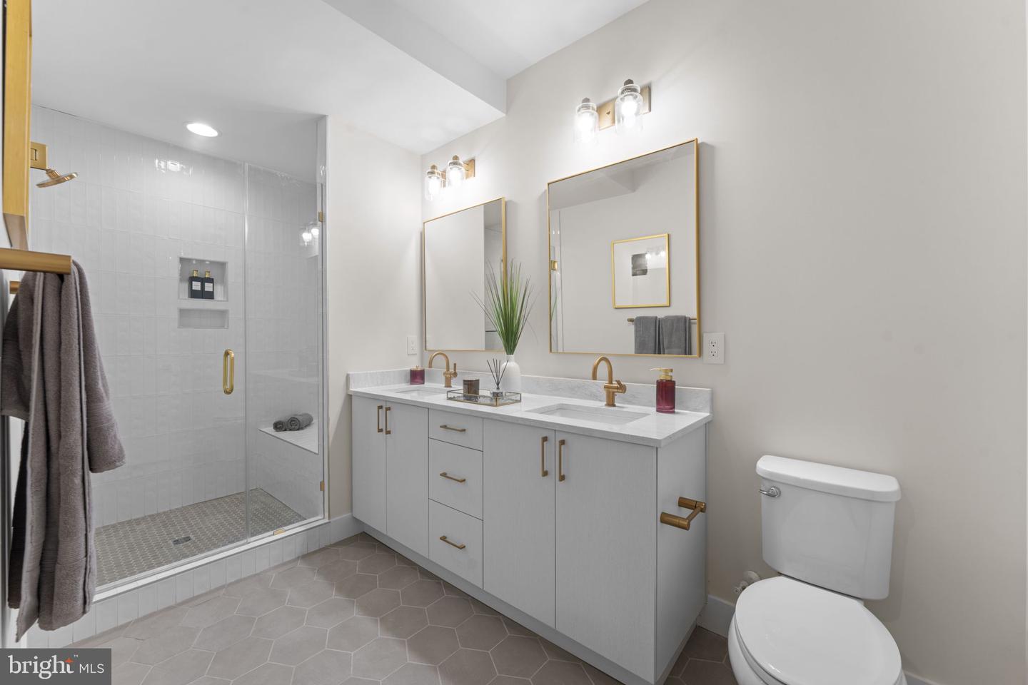 7047 LIBERTY LN #32, MCLEAN, Virginia 22101, 3 Bedrooms Bedrooms, ,2 BathroomsBathrooms,Residential,For sale,7047 LIBERTY LN #32,VAFX2285840 MLS # VAFX2285840