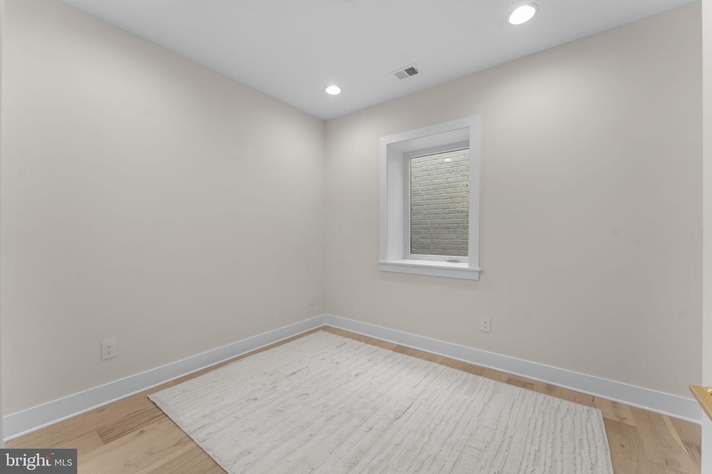 7047 LIBERTY LN #32, MCLEAN, Virginia 22101, 3 Bedrooms Bedrooms, ,2 BathroomsBathrooms,Residential,For sale,7047 LIBERTY LN #32,VAFX2285840 MLS # VAFX2285840