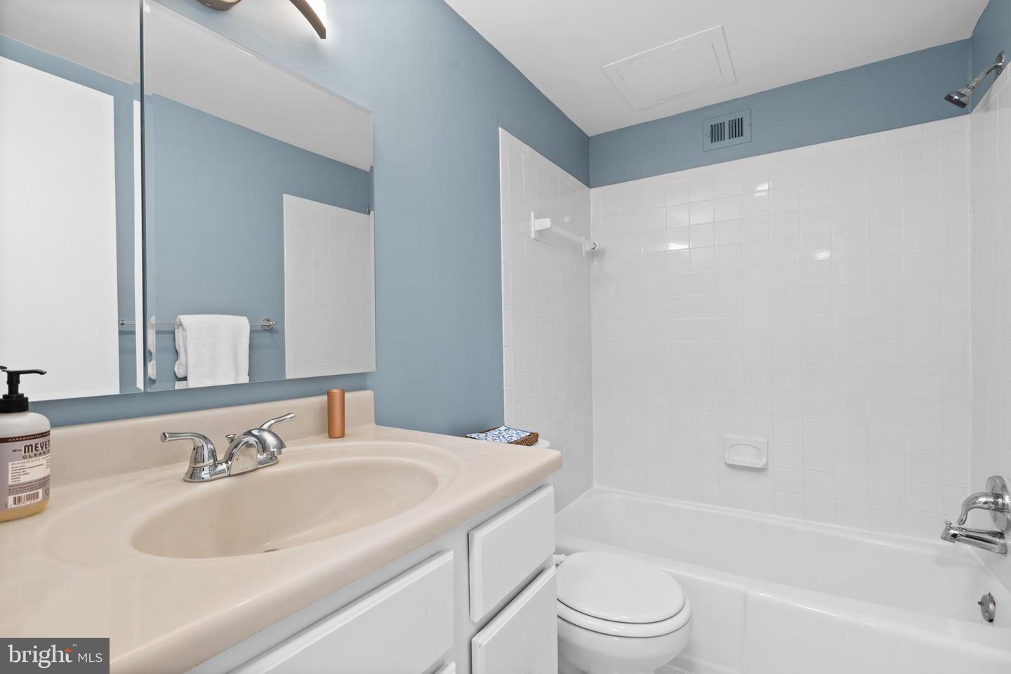 3245 RIO DR #714, FALLS CHURCH, Virginia 22041, 1 Bedroom Bedrooms, ,1 BathroomBathrooms,Residential,For sale,3245 RIO DR #714,VAFX2285868 MLS # VAFX2285868