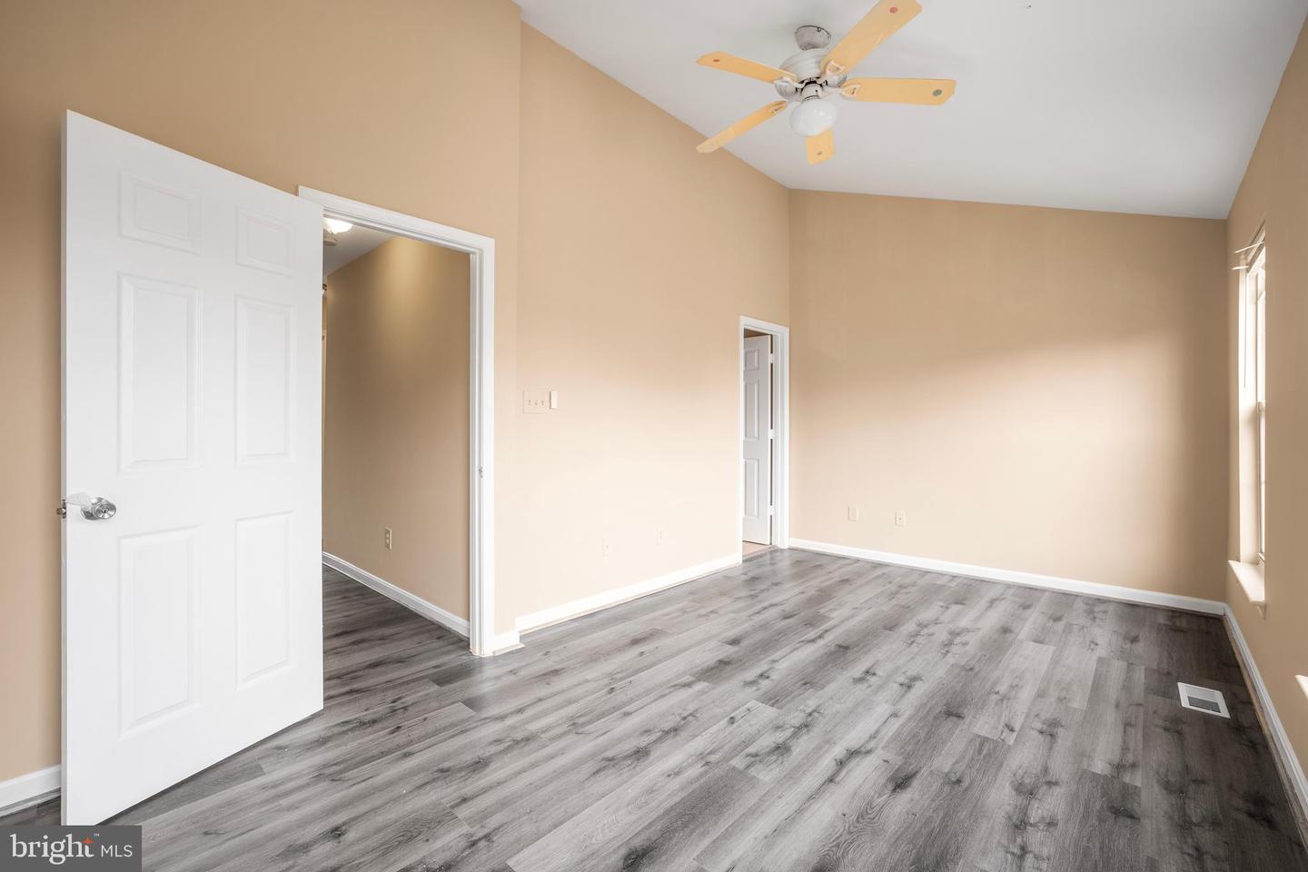 22078 MANNING SQ, STERLING, Virginia 20166, 4 Bedrooms Bedrooms, ,3 BathroomsBathrooms,Residential,For sale,22078 MANNING SQ,VALO2114000 MLS # VALO2114000