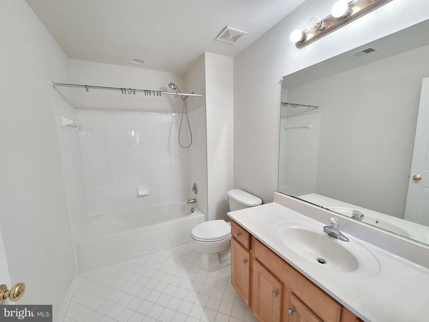 13660 LAVENDER MIST LN, CENTREVILLE, Virginia 20120, 3 Bedrooms Bedrooms, ,2 BathroomsBathrooms,Residential,For sale,13660 LAVENDER MIST LN,VAFX2285876 MLS # VAFX2285876