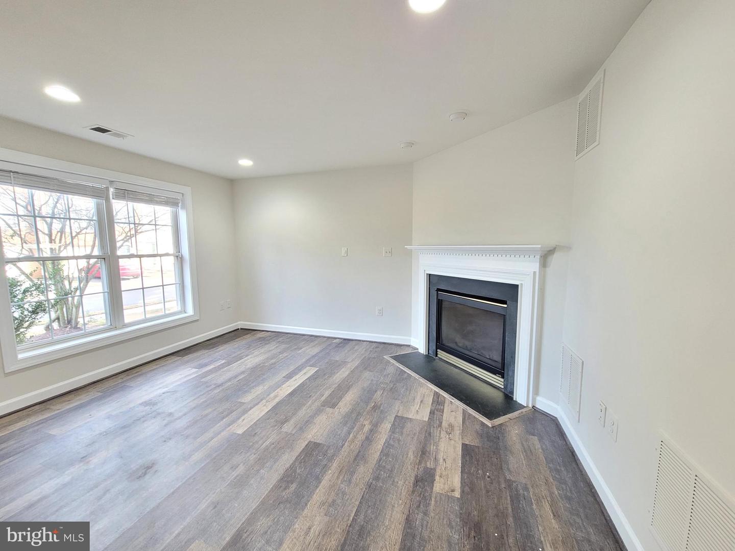 13660 LAVENDER MIST LN, CENTREVILLE, Virginia 20120, 3 Bedrooms Bedrooms, ,2 BathroomsBathrooms,Residential,For sale,13660 LAVENDER MIST LN,VAFX2285876 MLS # VAFX2285876