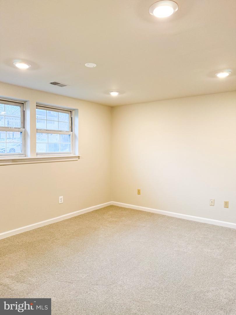 9212 LANDGREEN ST, MANASSAS, Virginia 20110, 4 Bedrooms Bedrooms, 6 Rooms Rooms,2 BathroomsBathrooms,Residential,For sale,9212 LANDGREEN ST,VAMN2009950 MLS # VAMN2009950