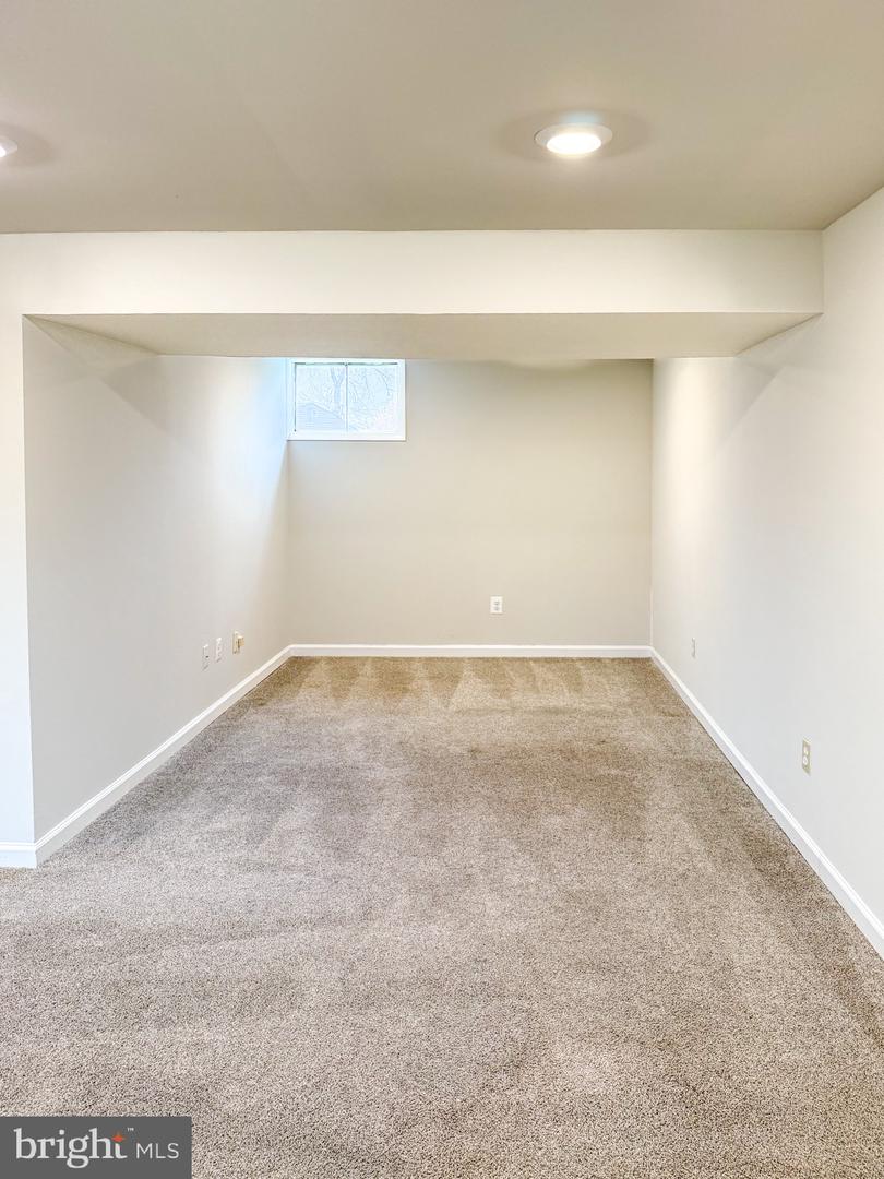 9212 LANDGREEN ST, MANASSAS, Virginia 20110, 4 Bedrooms Bedrooms, 6 Rooms Rooms,2 BathroomsBathrooms,Residential,For sale,9212 LANDGREEN ST,VAMN2009950 MLS # VAMN2009950