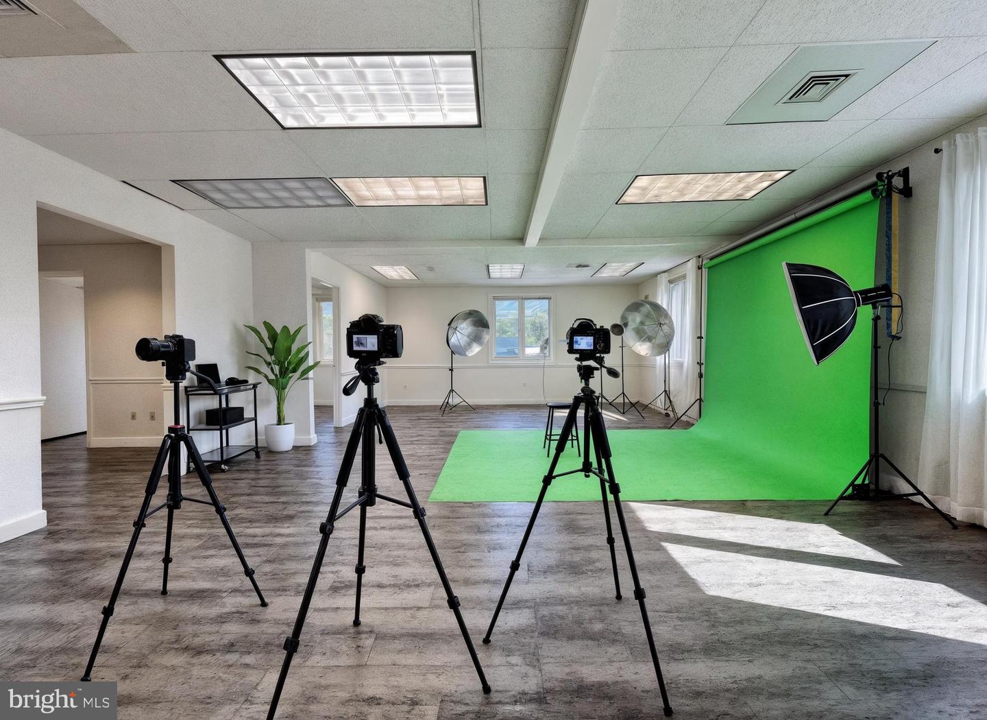 3935 UNIVERSITY DR, FAIRFAX, Virginia 22030, ,Land,For sale,3935 UNIVERSITY DR,VAFC2007666 MLS # VAFC2007666