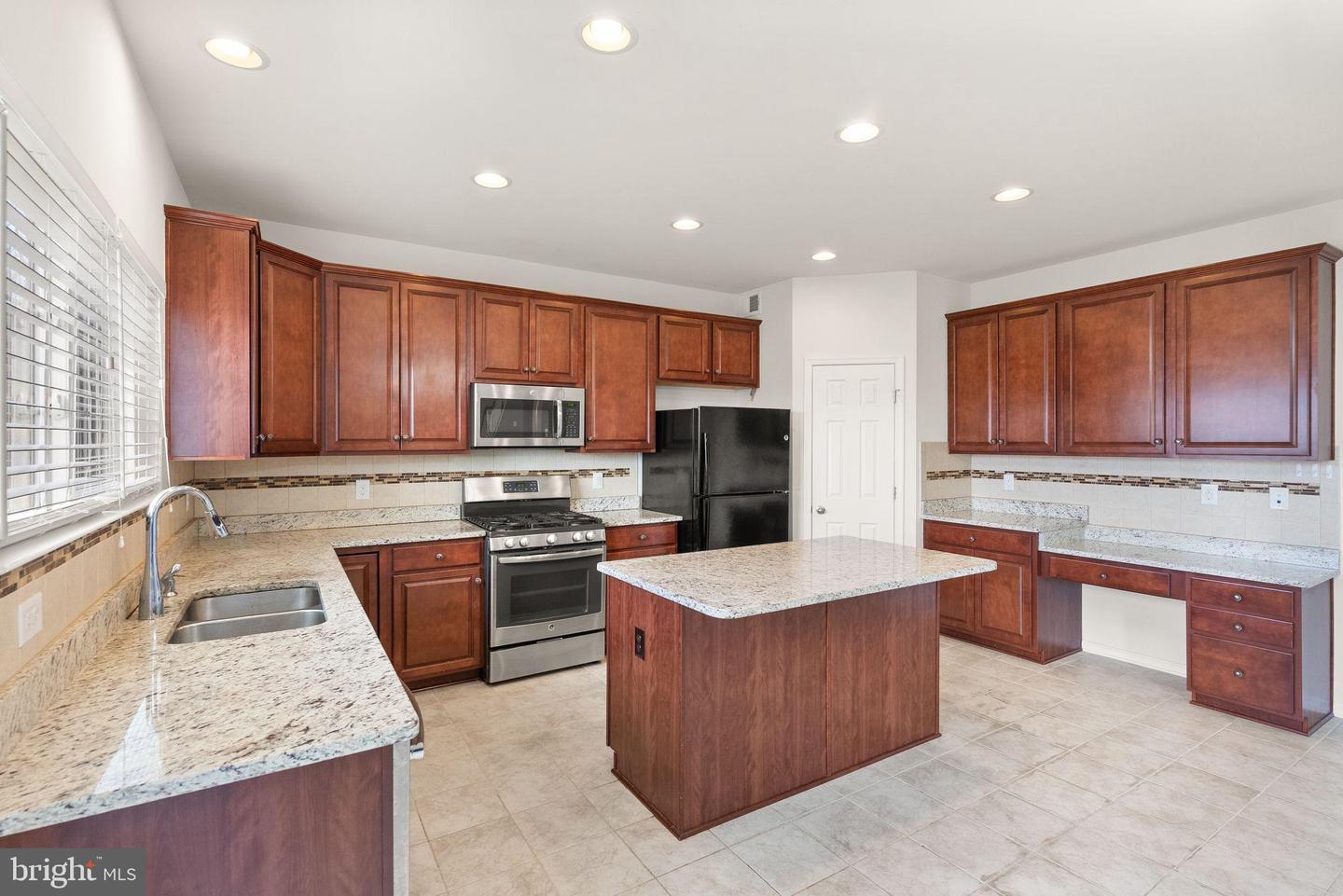 FREDERICKSBURG, Virginia 22405, 6 Bedrooms Bedrooms, 19 Rooms Rooms,4 BathroomsBathrooms,Residential,For sale,VAST2042766 MLS # VAST2042766