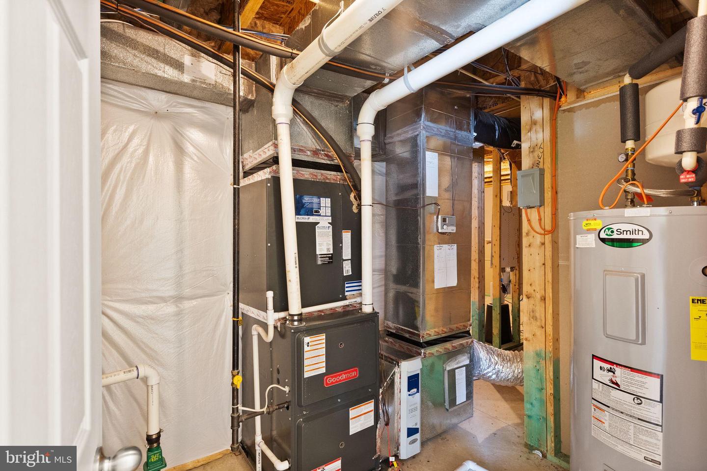 FREDERICKSBURG, Virginia 22405, 6 Bedrooms Bedrooms, 19 Rooms Rooms,4 BathroomsBathrooms,Residential,For sale,VAST2042766 MLS # VAST2042766