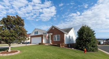 200 BEDFORD RD, WAYNESBORO, Virginia 22980, 5 Bedrooms Bedrooms, ,3 BathroomsBathrooms,Residential,200 BEDFORD RD,671171 MLS # 671171