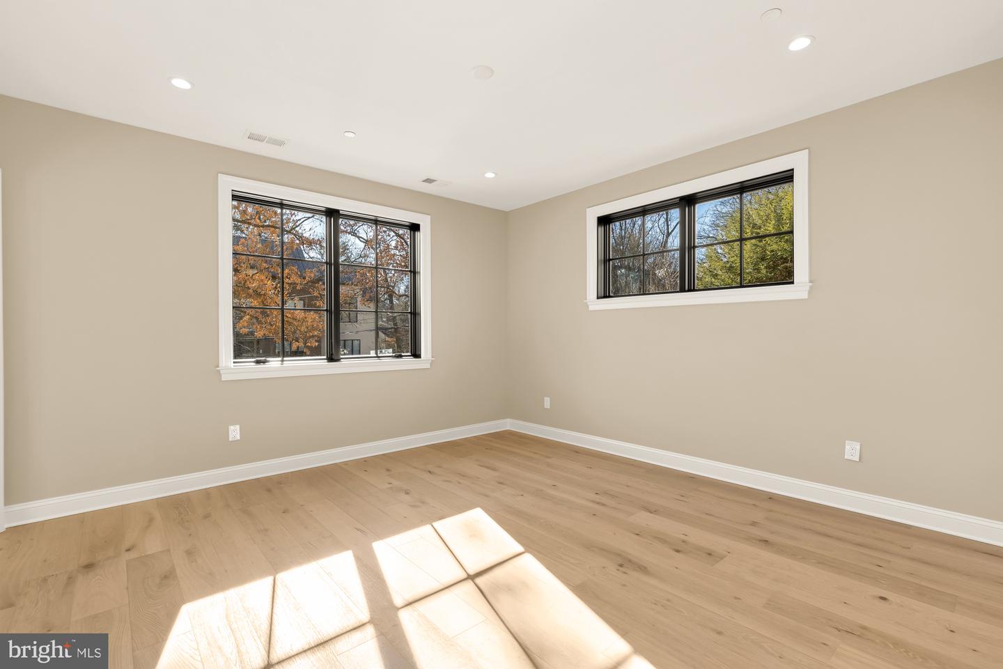 2733 CHESAPEAKE ST NW, WASHINGTON, District Of Columbia 20008, 6 Bedrooms Bedrooms, ,6 BathroomsBathrooms,Residential,For sale,2733 CHESAPEAKE ST NW,DCDC2229070 MLS # DCDC2229070