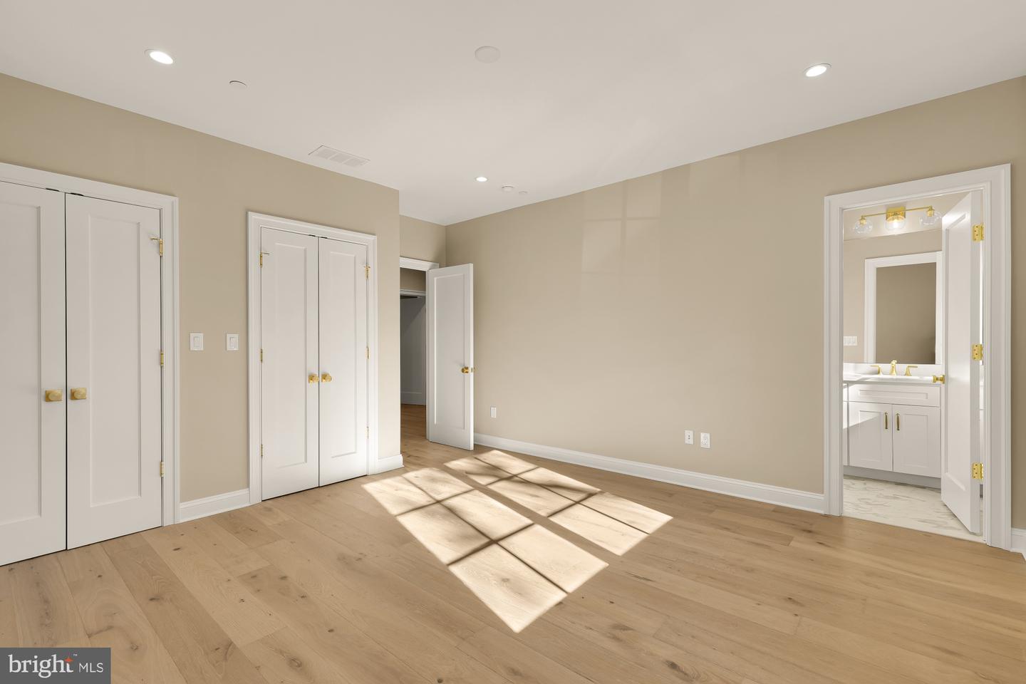 2733 CHESAPEAKE ST NW, WASHINGTON, District Of Columbia 20008, 6 Bedrooms Bedrooms, ,6 BathroomsBathrooms,Residential,For sale,2733 CHESAPEAKE ST NW,DCDC2229070 MLS # DCDC2229070