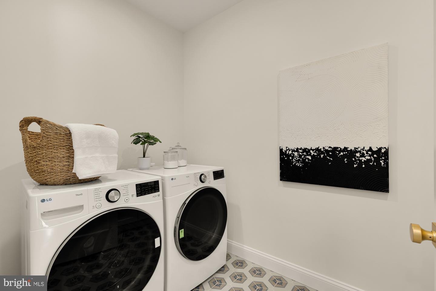 2733 CHESAPEAKE ST NW, WASHINGTON, District Of Columbia 20008, 6 Bedrooms Bedrooms, ,6 BathroomsBathrooms,Residential,For sale,2733 CHESAPEAKE ST NW,DCDC2229070 MLS # DCDC2229070