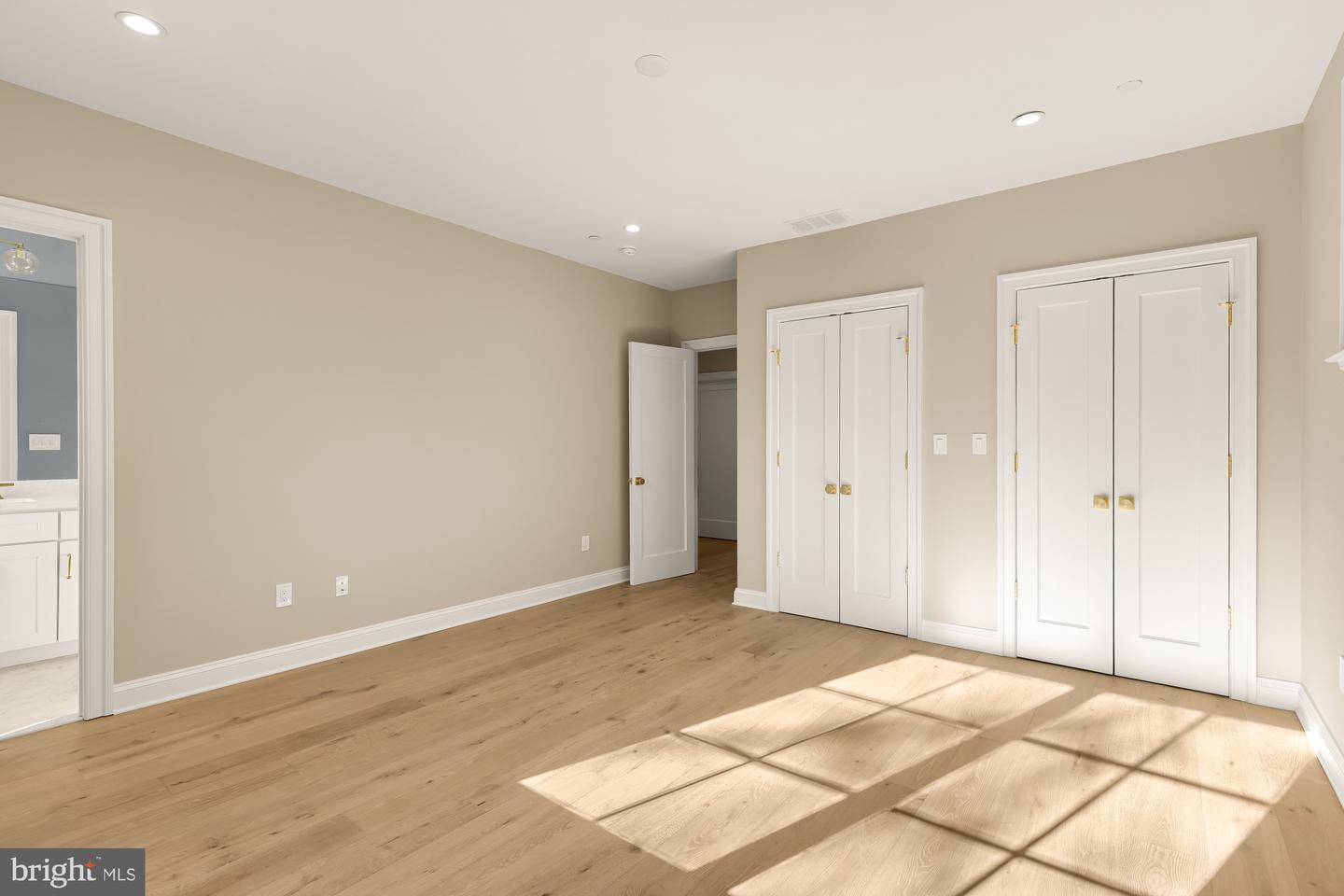 2733 CHESAPEAKE ST NW, WASHINGTON, District Of Columbia 20008, 6 Bedrooms Bedrooms, ,6 BathroomsBathrooms,Residential,For sale,2733 CHESAPEAKE ST NW,DCDC2229070 MLS # DCDC2229070