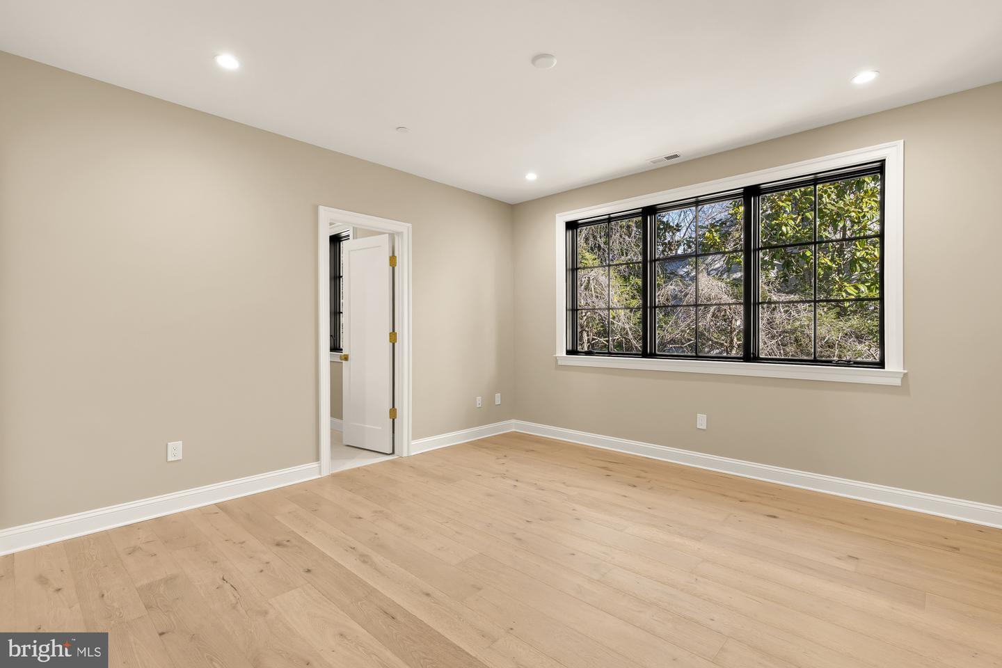 2733 CHESAPEAKE ST NW, WASHINGTON, District Of Columbia 20008, 6 Bedrooms Bedrooms, ,6 BathroomsBathrooms,Residential,For sale,2733 CHESAPEAKE ST NW,DCDC2229070 MLS # DCDC2229070