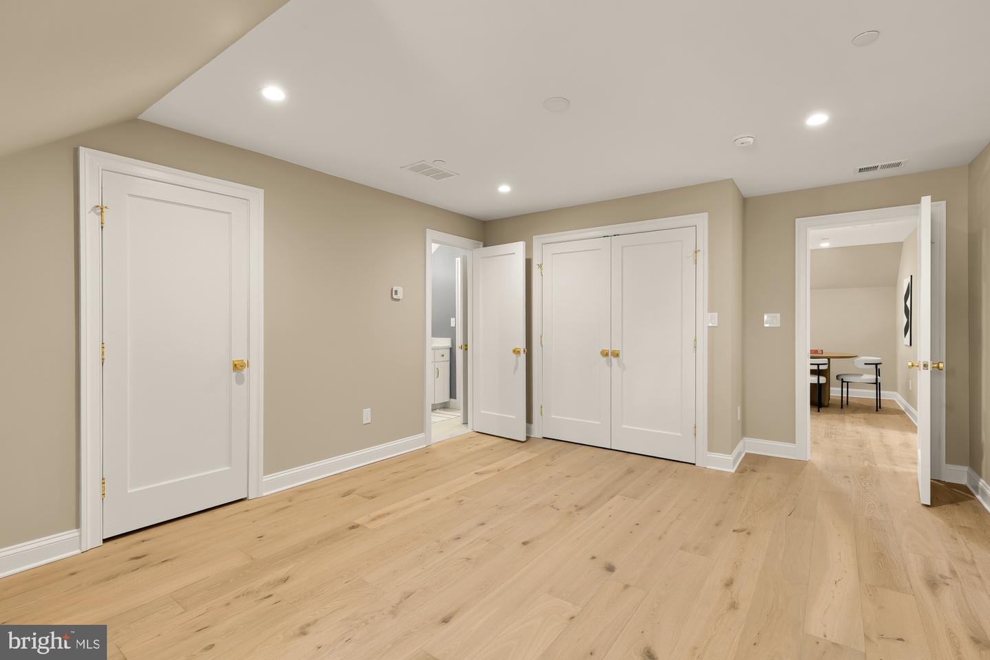 2733 CHESAPEAKE ST NW, WASHINGTON, District Of Columbia 20008, 6 Bedrooms Bedrooms, ,6 BathroomsBathrooms,Residential,For sale,2733 CHESAPEAKE ST NW,DCDC2229070 MLS # DCDC2229070