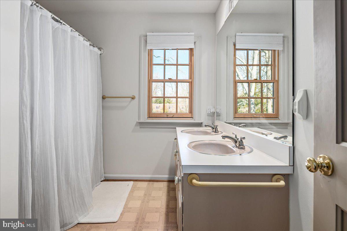 3903 BELLE RIVE TER, ALEXANDRIA, Virginia 22309, 6 Bedrooms Bedrooms, ,5 BathroomsBathrooms,Residential,For sale,3903 BELLE RIVE TER,VAFX2278978 MLS # VAFX2278978