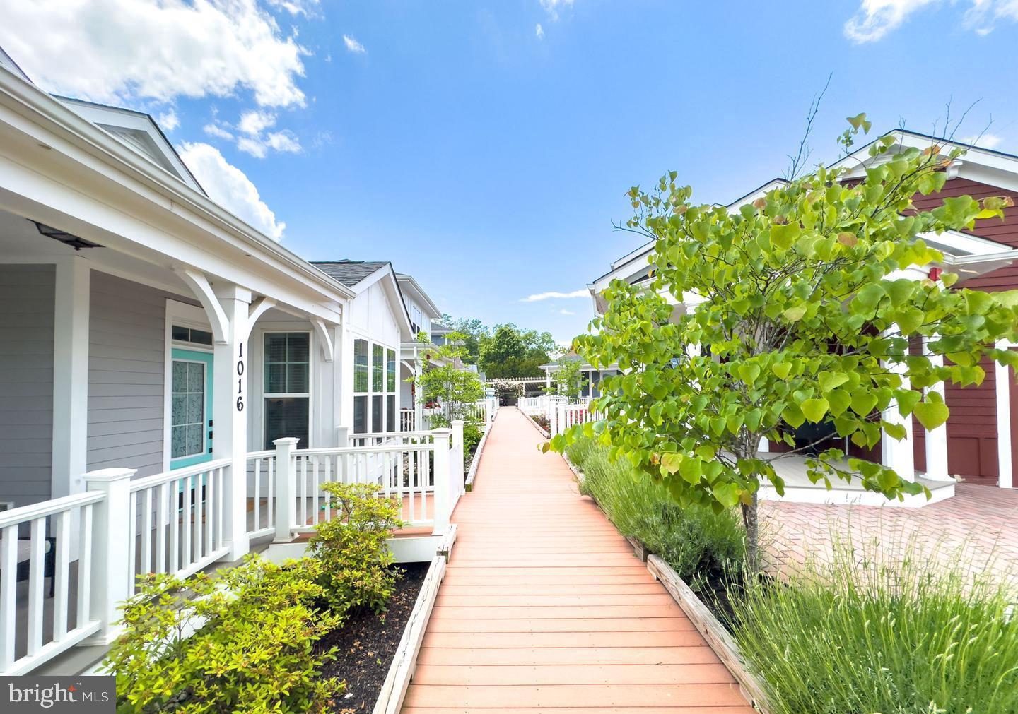 1022 RAILROAD AVE #4, FALLS CHURCH, Virginia 22046, 2 Bedrooms Bedrooms, ,2 BathroomsBathrooms,Residential,For sale,1022 RAILROAD AVE #4,VAFA2003466 MLS # VAFA2003466