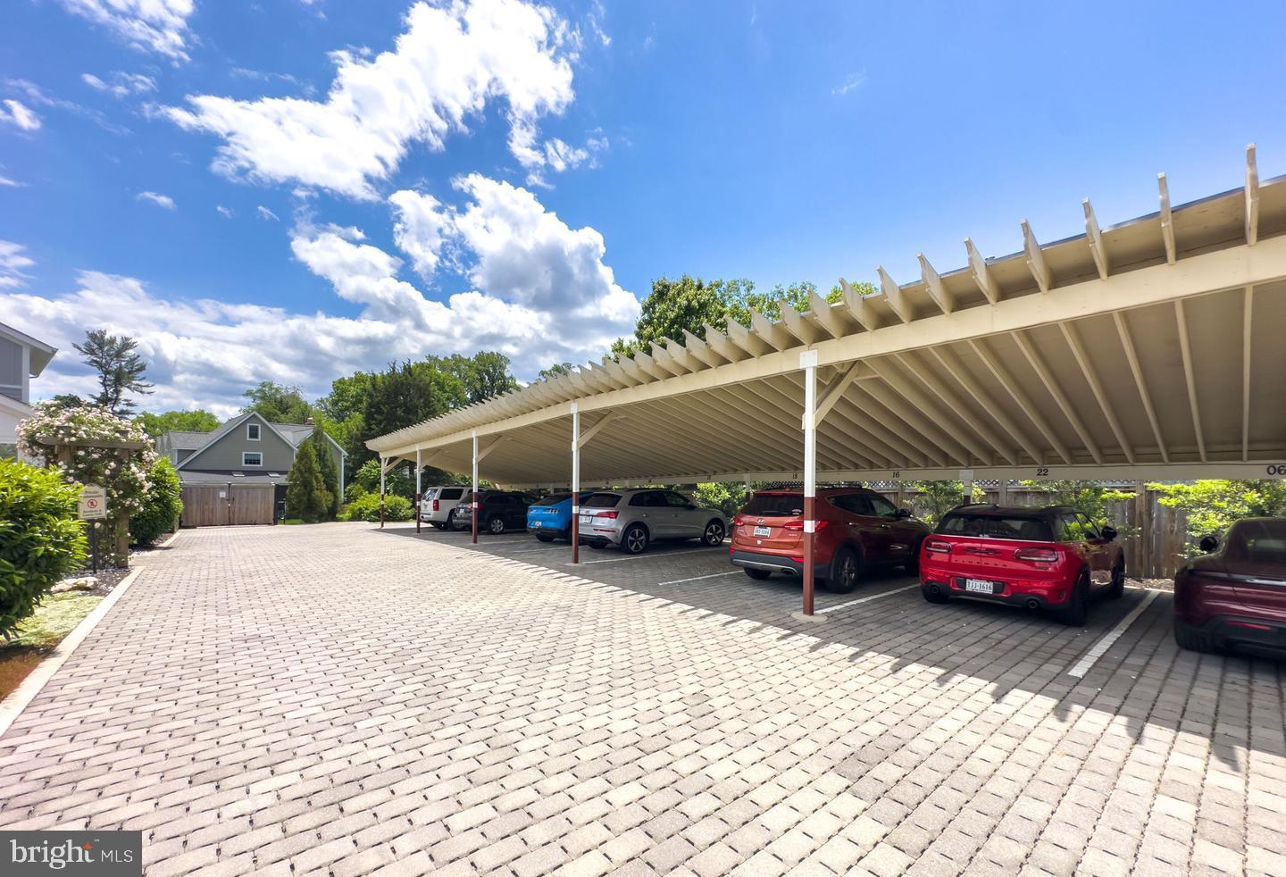 1022 RAILROAD AVE #4, FALLS CHURCH, Virginia 22046, 2 Bedrooms Bedrooms, ,2 BathroomsBathrooms,Residential,For sale,1022 RAILROAD AVE #4,VAFA2003466 MLS # VAFA2003466