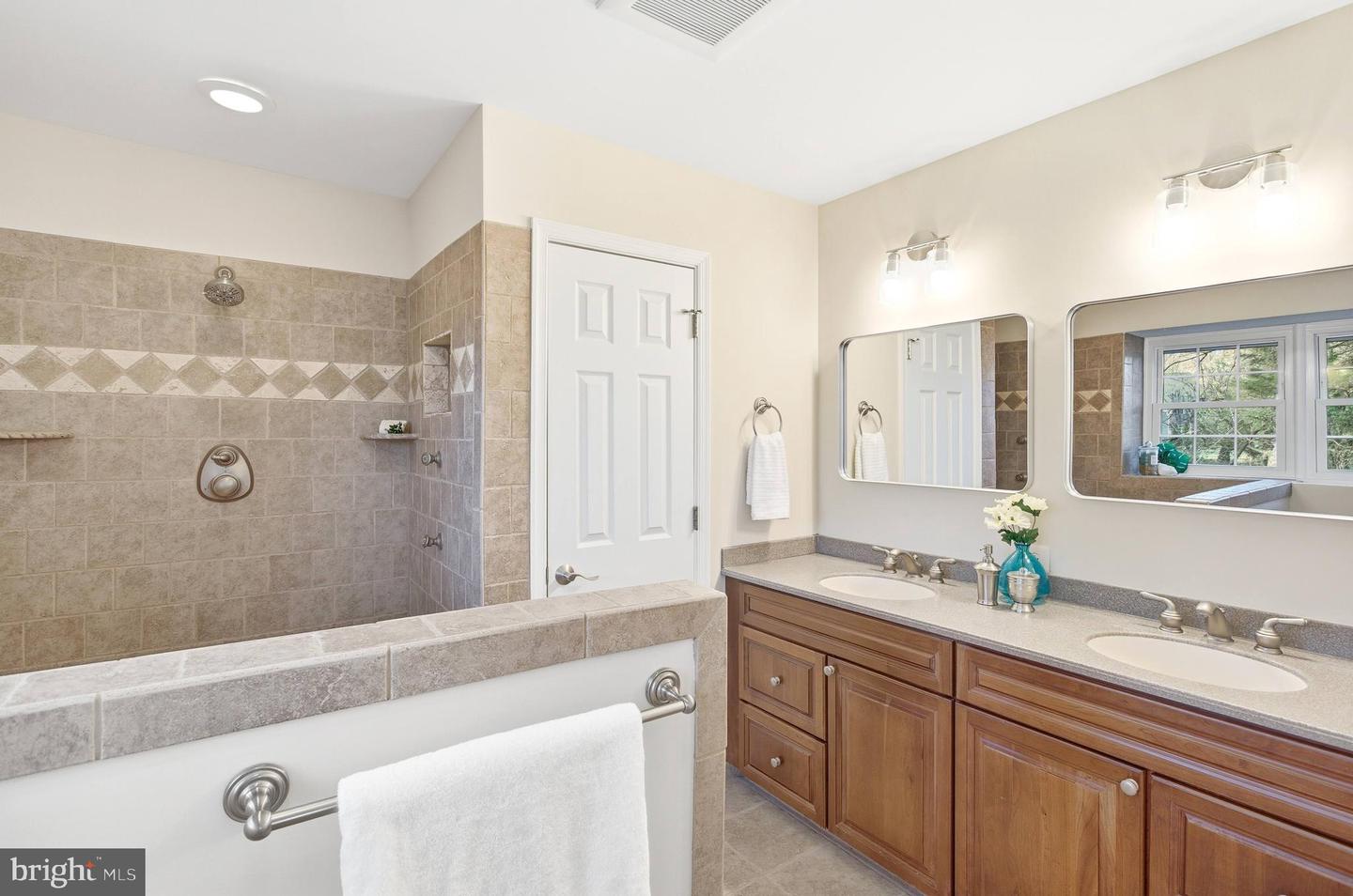 4746 HOLLY AVE, FAIRFAX, Virginia 22030, 4 Bedrooms Bedrooms, ,2 BathroomsBathrooms,Residential,For sale,4746 HOLLY AVE,VAFX2282246 MLS # VAFX2282246