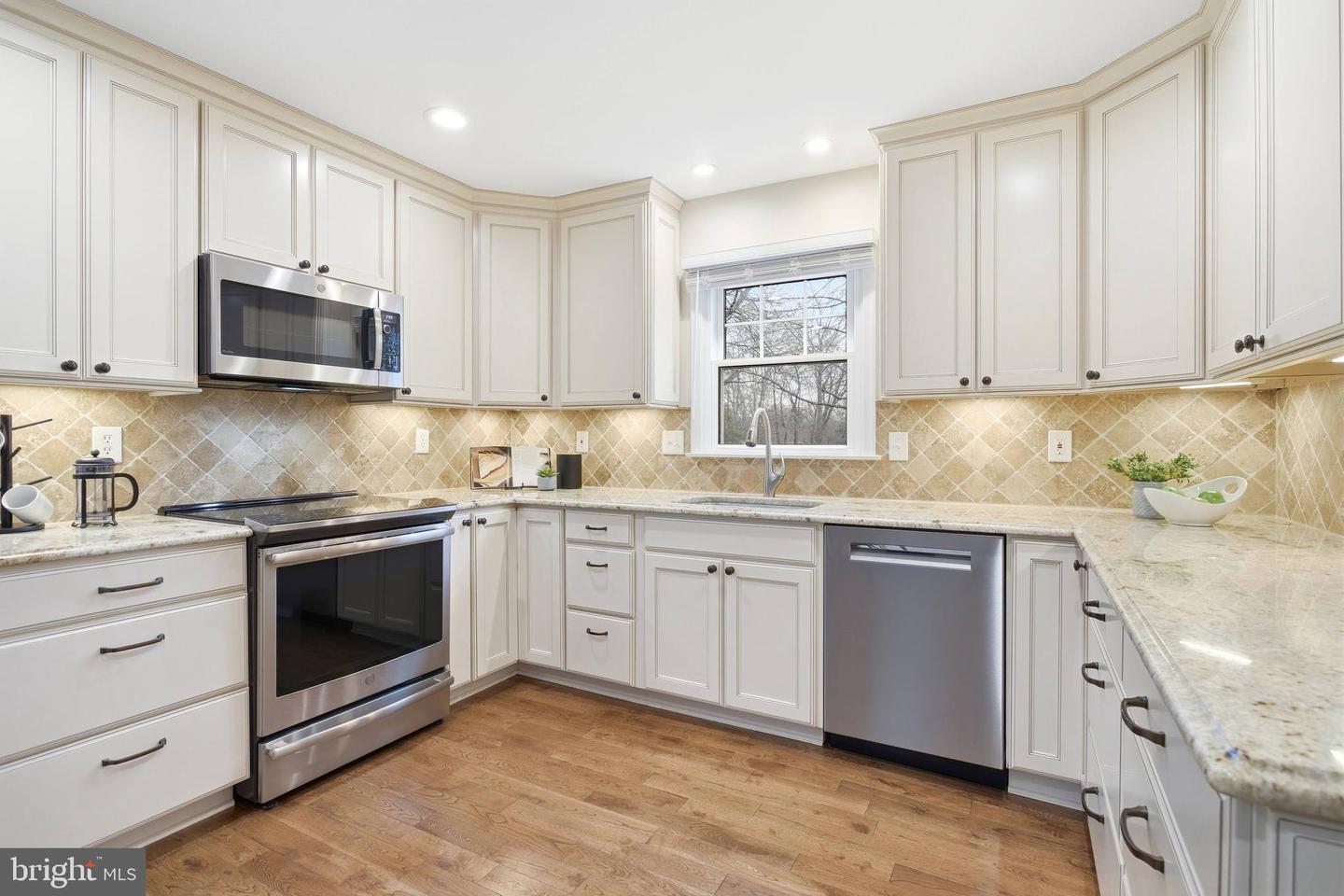 9820 WESTWOOD MANOR CT, BURKE, Virginia 22015, 5 Bedrooms Bedrooms, ,3 BathroomsBathrooms,Residential,For sale,9820 WESTWOOD MANOR CT,VAFX2282250 MLS # VAFX2282250